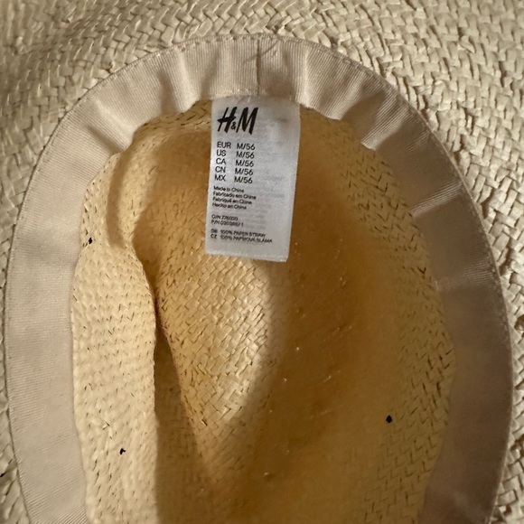 Light straw hat with black ribbon - Picture 3 of 3